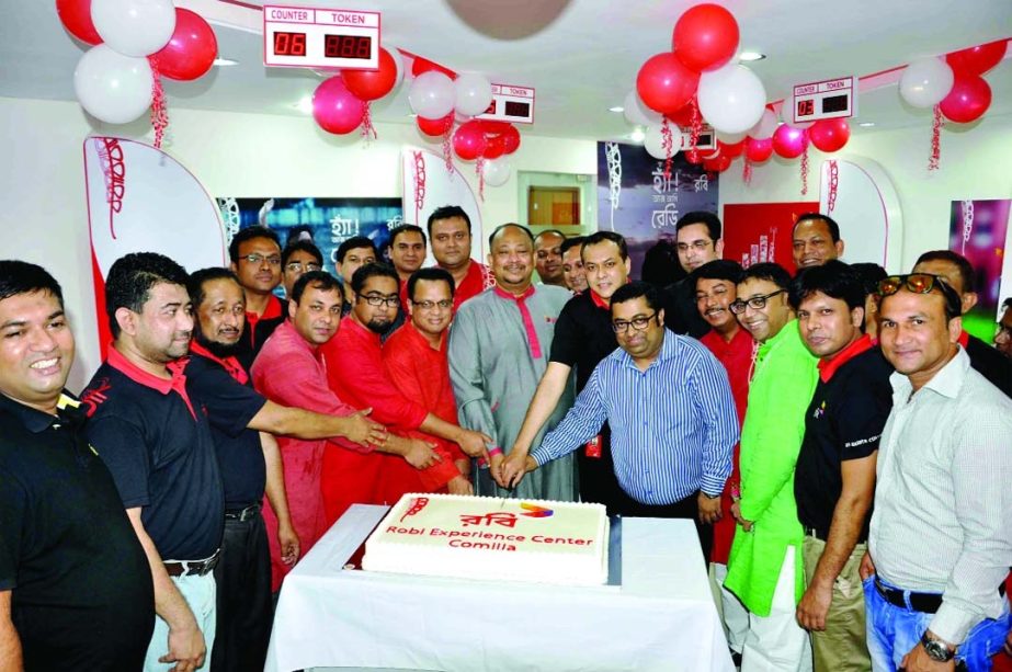 Matiul Islam Nowshad, Chief Human Resource Officer of Robi inaugurating the Experience Center in Comilla on Friday.