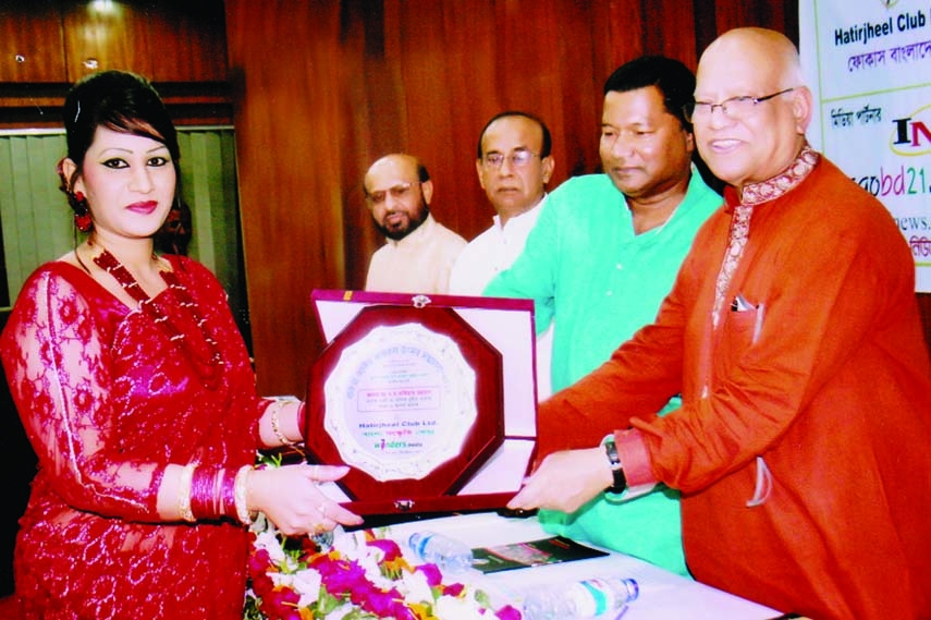 Finance Minister Abul Maal Abdul Muhith handing over Independence Day citation to the Chairperson of Cube Events Zakia Sultana Mithila at a ceremony organised on the occasion of the Independence Day in the auditorium of Housing and Public Works building i