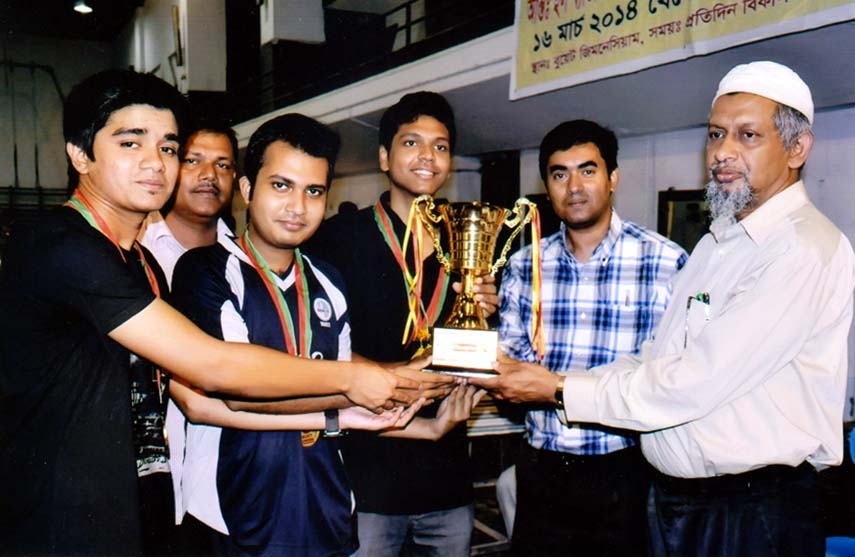Professor Dr M Delwar Hossain, Director, Directorate of Students' Welfare (DSW), BUET handing over championship trophy to the players of Sher-e-Bangla Hall, which emerged champions of the Inter-Hall Badminton Competition of BUET at the University Gymnasi