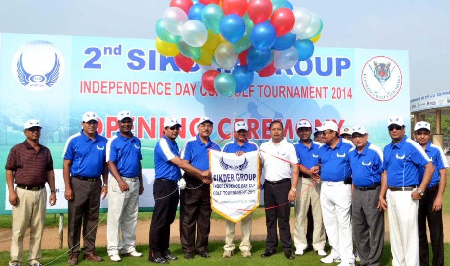 Vice-President of Kurmitola Golf Club and Area Commander of Logistic Area of Dhaka Major General Mizanur Rahman Khan inaugurating the Sikder Group Independence Day Cup Golf Tournament by releasing the balloons as the chief guest at the Kurmitola Golf Cour