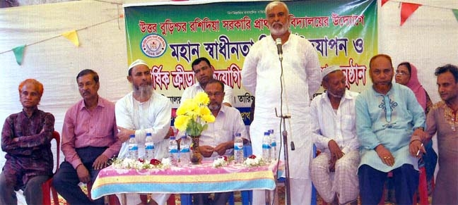 Veteran freedom fighter Alhaj Md Azizul Haq speaking at a discussion meeting on Independence Day at Uttar Burishar Rashidia Govt Primary School in Chittagong recently.