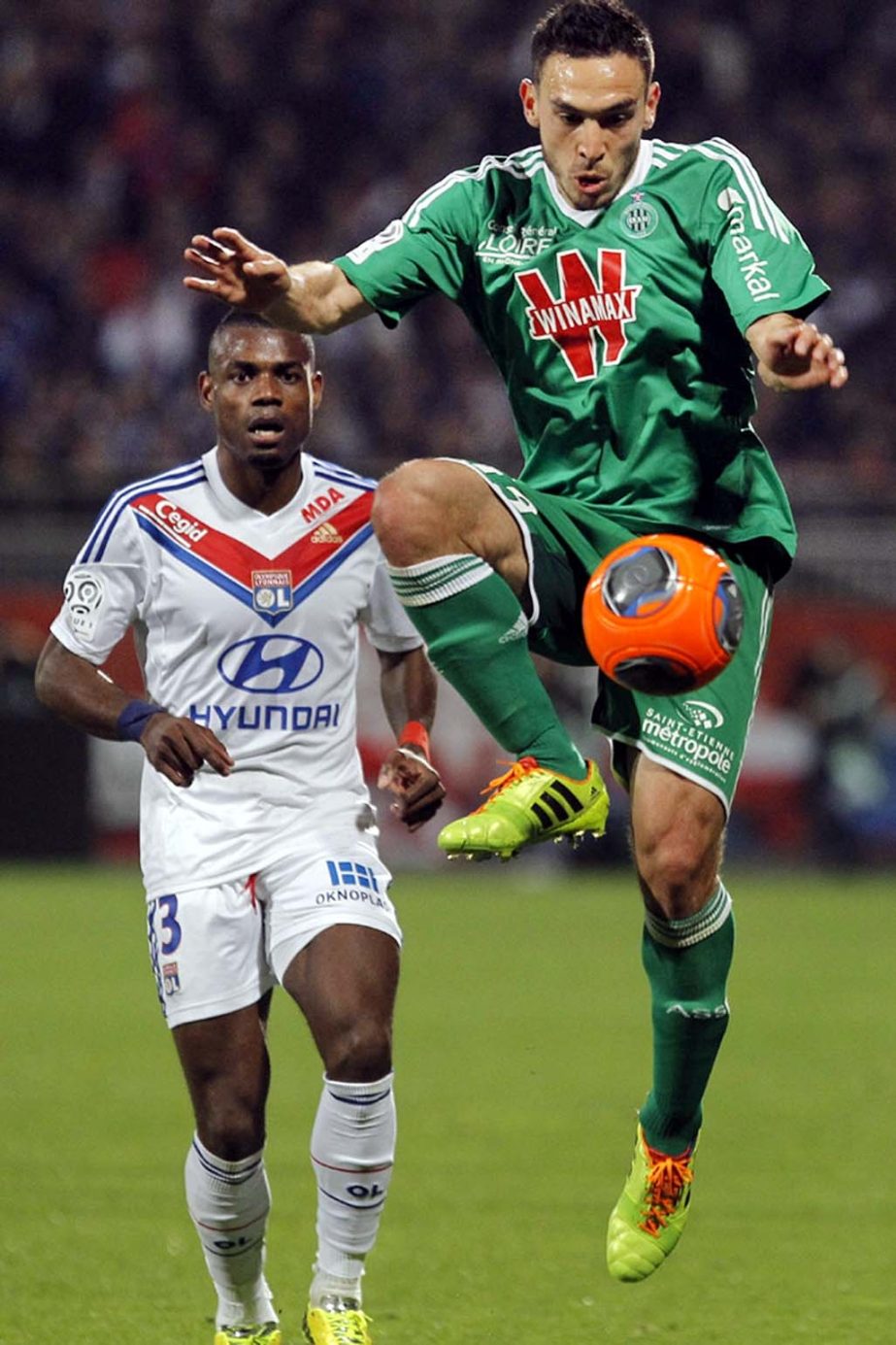 Saint-Etienne's Meviut Erding controls the ball during their French League One soccer match against Lyon in Lyon, central France on Sunday.