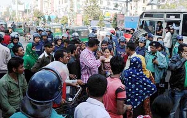 Workers of a readymade garments factory at Bandartilla area of Halishahar thana in the city staged demonstration in front of the factory demanding arrear salary yesterday morning.