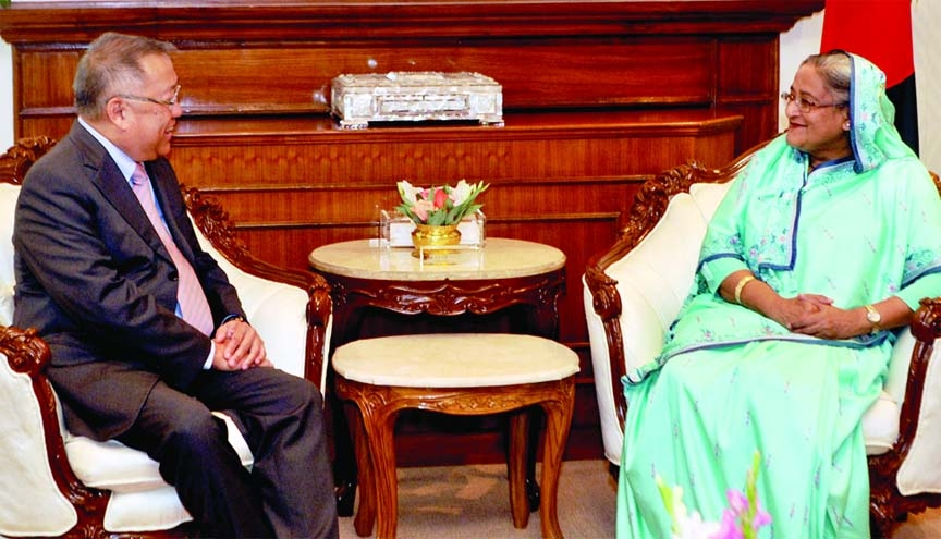 Non-residential High Commissioner of Singapore to Bangladesh Mr Chan Heng Wi paid a courtesy call on Prime Minister Sheikh Hasina at the latter's office on Thursday.