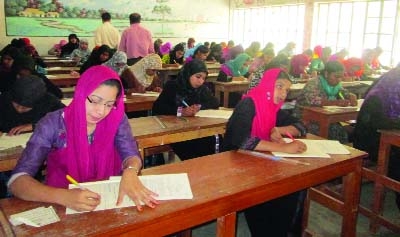 JHENIDAH: HSC examinees at Jhenidah Govt Keshabchandra College on Thursday.