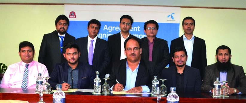 Marzanur Rahman, Director of Ratanpur Steel Re-Rolling Mills Ltd and Sajjad Alam, Deputy Director of Grameenphone Ltd sign an agreement recently to provide complete communications solutions under its Business Solution package.