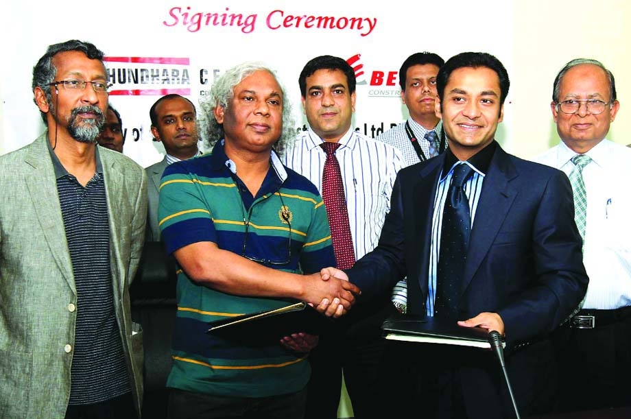 Sayem Sobhan, Managing Director of Basundhara Group and Tariqul Islam, Managing Director of BestTec Construction sign adeal at East West Media Complex conference hall, Basundhara in the city on Sunday.