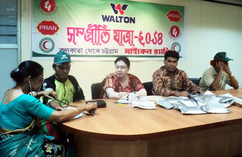 Kolkata Football Lovers Association arranged a blood donation programme at Salt Lake in Kolkata on Tuesday. The association will arrange a bicycle rally from Kolkata to Chittagong. The bicycle rally has been named 'Harmony Journey'. Walton has sponsored