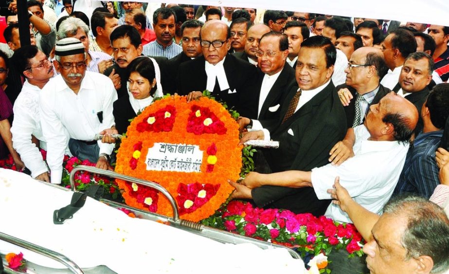 Bangladesh Supreme Court Ainjibi Samity paid tributes to veteran journalist ABM Musa by placing floral wreaths on his coffin at the National Press Club on Thursday.