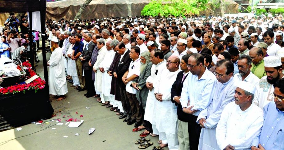 Political leaders, journalists, academics, cultural and civil society members gathered at Jatiya Press Club to offer Janaza prayers of veteran journalist ABM Musa on Thursday.