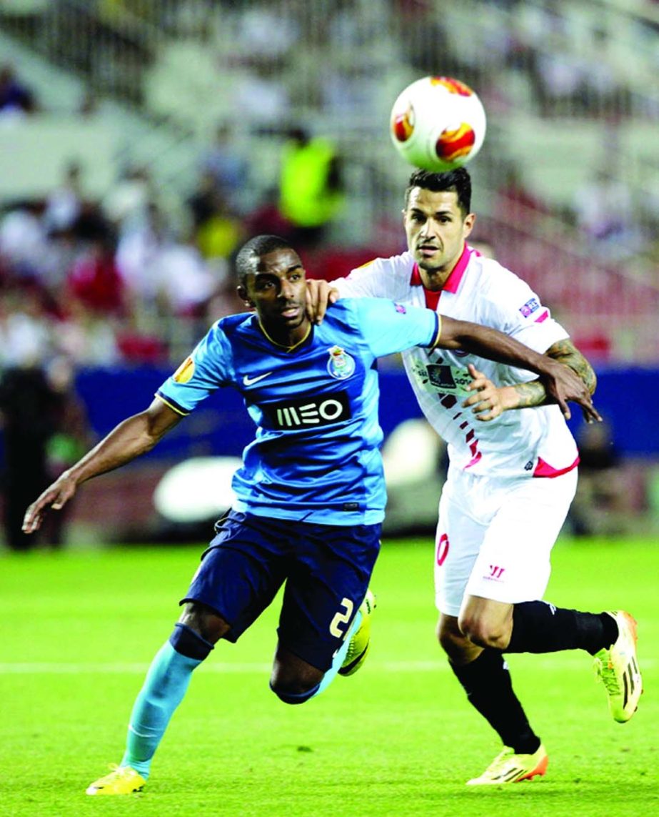 Sevilla's Victor Vitolo (right) and FC Porto's Ricardo Pereira (left) vie for the ball during their Europa League quarterfinal soccer match at the Ramon Sanchez Pizjuan Stadium in Seville, Spain on Thursday.