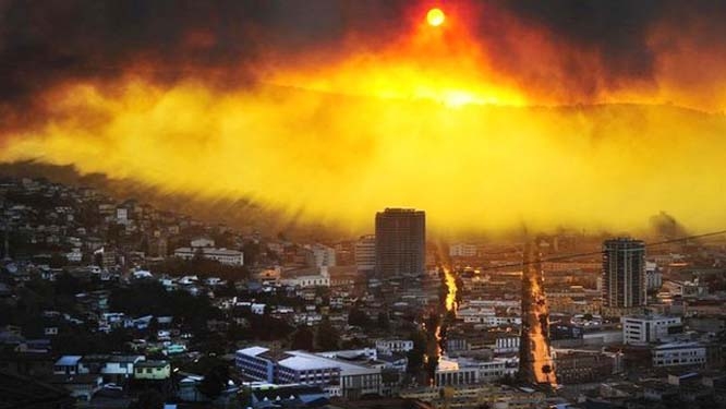 It was an apocalyptic scene as the flames covered the Chileâ€™s city in a bright glow.