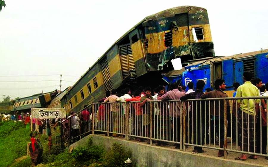 The Dhaka-bound 'Ekota Express' from Dinajpur and Lalmoni Express collided head on at the Ullahpara Rly Station due to wrong signal on Sunday morning leaving two passengers dead.