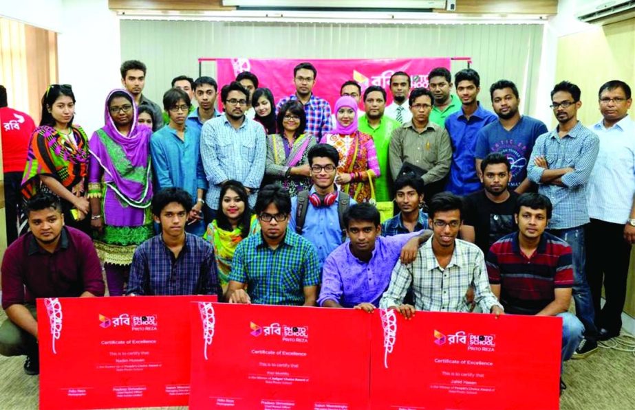 Prito Reza, a younger photographer, inaugurating a workshop on 'Group Selfie Photography Contest with Renowned Photographer Prito Reza' at a studio in Niketon, Gulshan on Thursday. Robi Photo School organized the workshop.