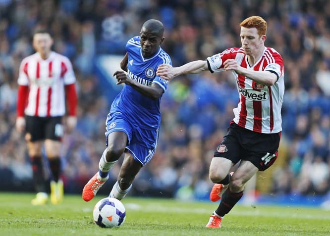 Chelsea's Ramires (left) tries to dribble past Sunderland's Jack Colback (right) during their English Premier League soccer match at the Stamford Bridge ground in London on Saturday.
