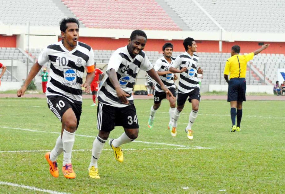 Players of Dhaka Mohammedan Sporting Club celebrate after beating Muktijoddha Sangsad KC in the Nitol-Tata Bangladesh Premier League at the Bangabandhu National Stadium on Sunday.