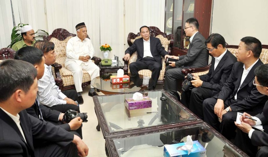 A delegation led by Mayor of Kunming Municipality of Kunming Province of the Peoples Republic of China Mr Li Wenrong called on CCC Mayor M Monzoor Alam at his office on Sunday.