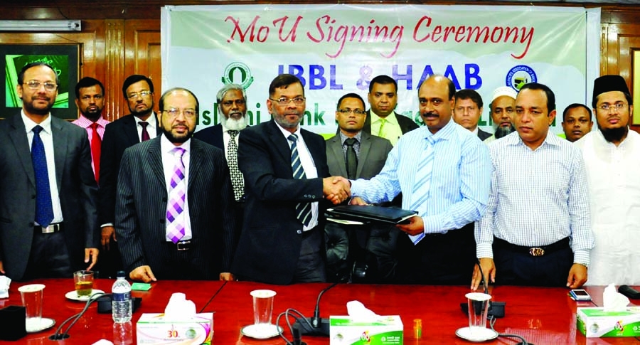 Mohd. Shamsul Haque, Deputy Managing Director of Islami Bank and Md Ebrahim Bahar, President of Hajj Agencies Association of Bangladesh sign a Memorandum of Understanding at the bank's Tower on Saturday.