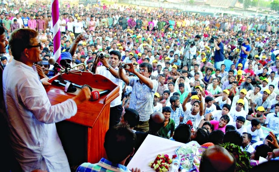 BNP Acting Secretary General Mirza Fakhrul Islam Alamgir addressing the wayside rally at Gobindaganj playground during Teesta long march on Tuesday.