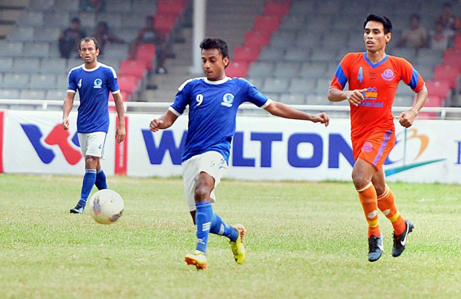 A view of the match of the Nitol Tata Bangladesh Premier Football League between Brothers Union Limited and Sheikh Russel Krira Chakra at the Bangabandhu National Stadium on Saturday. Brothers won the match 1-0.