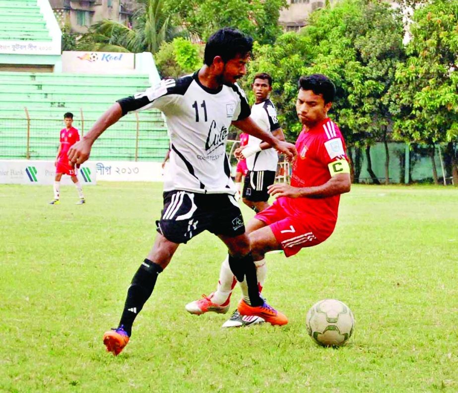 An action from the Premier Bank Bangladesh Championship League between Arambagh Krira Sangha and Wari Club at Bir Shreshtha Shaheed Sepoy Mohammad Mostafa Kamal Stadium in Kamalapur on Friday.