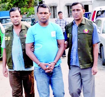 Alleged prime accused â€˜Akasâ€™ was arrested by DB police in connection with businessman Saiful Islam's abduction on Saturday.
