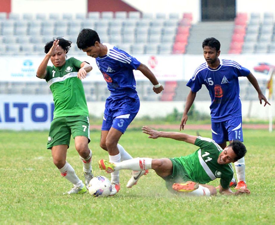 A scene from the match of Nitol Tata Bangladesh Premier Football League between Uttar Baridhara Club and Team BJMC at the Bangabandhu National Stadium on Monday. Uttar Baridhara won the match 3-0.