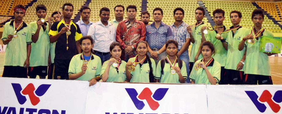Dhaka Commerce College (front), the champions of the Girls' Group of the Walton Refrigerator 1st National Floorball Competition and Dhaka Warriors, the champions of the Boys' Group with the chief guest Additional Director of Walton FM Iqbal Bin Anwar Do