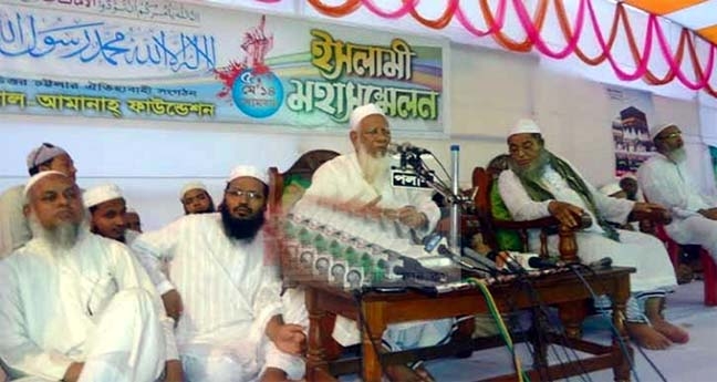 Ameer of Hefazat-e-Islam Allama Ahmed Shafi addressing the Islami convention arranged at Hathazari High School Ground in Chittagong on Monday evening as Chief Guest yesterday.