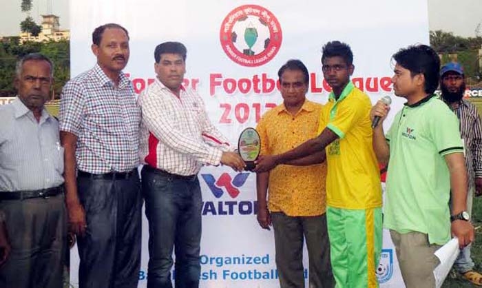 Additional Director of Walton FM Iqbal Bin Anwar Don giving away the prize to Sohel, the best footballer of the Super League match of Pioneer Football League between Tipu Sultan Sporting Club and Madrasapara team at the Paltan Maidan on Tuesday. Sohel of