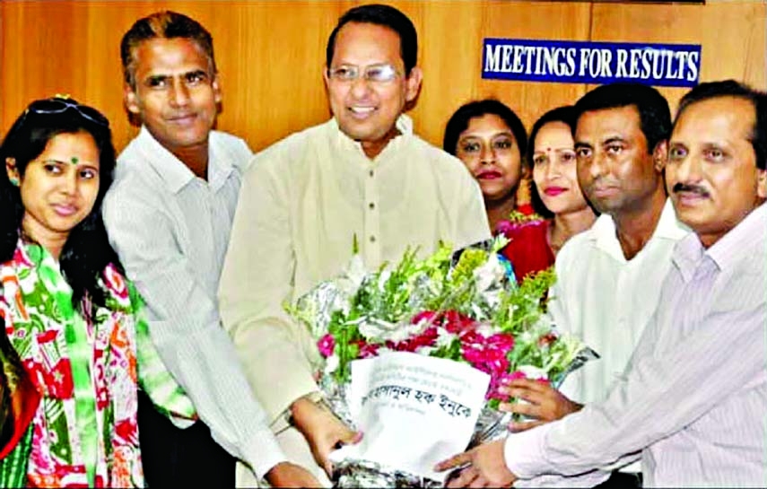 Newly elected office-executives of Dhaka Sub-Editors Council recently called on Information Minister Hasanul Huq Inu by giving bouquet at the seminar room of the ministry.