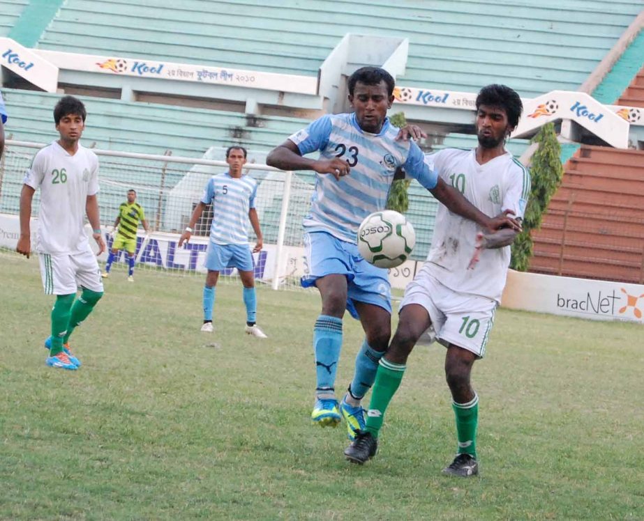 A moment of the football match of Premier Bank Bangladesh Championship League between Farashganj Sporting Club and Victoria Sporting Club at the Bir Shreshtha Shaheed Sepoy Mohammad Mostafa Kamal Stadium in Kamalapur on Thursday. Farashganj beat Victoria