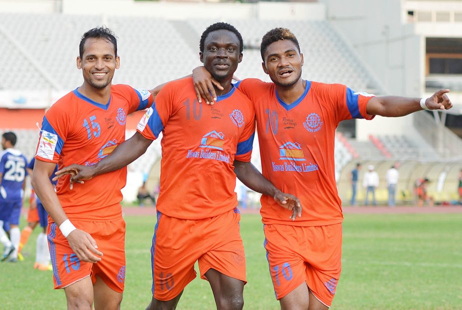 Players of Brothers Union Club Limited celebrate after defeating Uttar Baridhara Club by 5-1 goals in their match of the Nitol Tata Bangladesh Premier Football League at the Bangabandhu National Stadium on Sunday.
