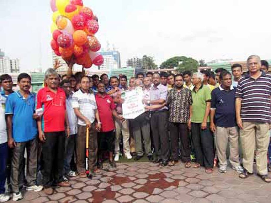 Director (Public Relation) of Green Delta Insurance Company Limited Md Mahfuzur Rahman Siddique inaugurating the Green Delta Insurance First Division Hockey League by releasing the balloons as the chief guest at the Moulana Bhashani National Hockey Stadiu