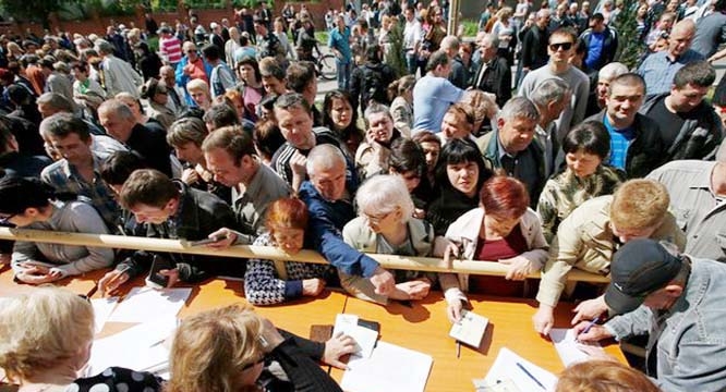 Some polling stations, like this one in Mariupol, have seen long queues in Eastern Ukraine.
