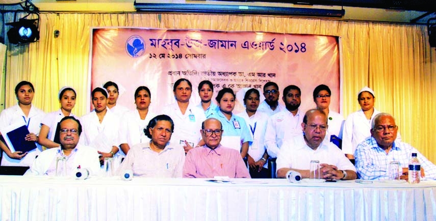 National Professor Dr MR Khan along with distinguished guests and Mahbub-uz-Zaman Award recipients pose for photograph at the award giving ceremony for 13 nurses working at different hospitals of Diabetic Association of Bangladesh in the auditorium of BI