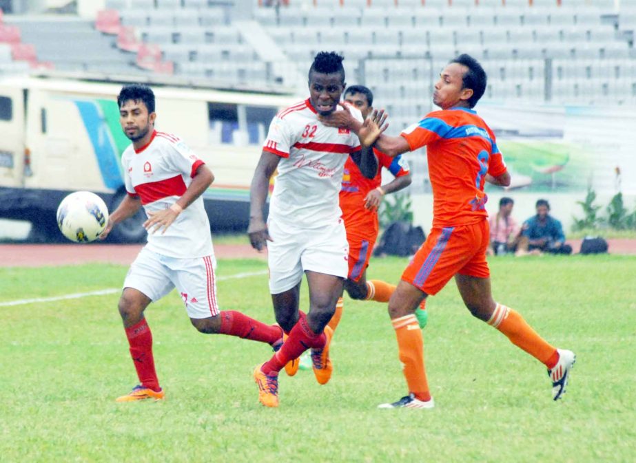 A moment of the match of Nitol Tata Bangladesh Premier Football League between Brothers Union Club and Soccer Club, Feni at Sheikh Moni Football Stadium in Gopalganj on Wednesday.