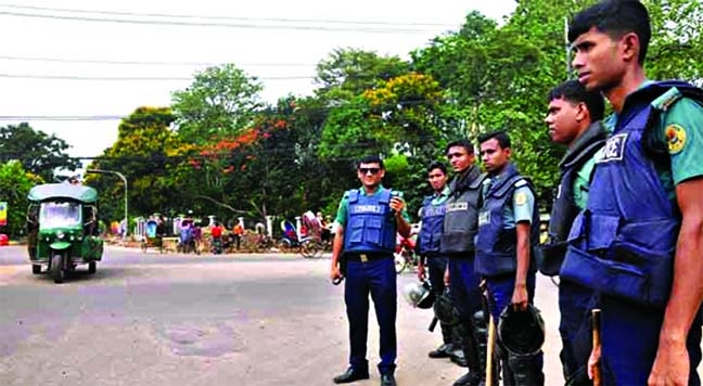 Police on alert in front of Circuit House and Kazir Dewri Square in the city during yesterday's hartal hour.