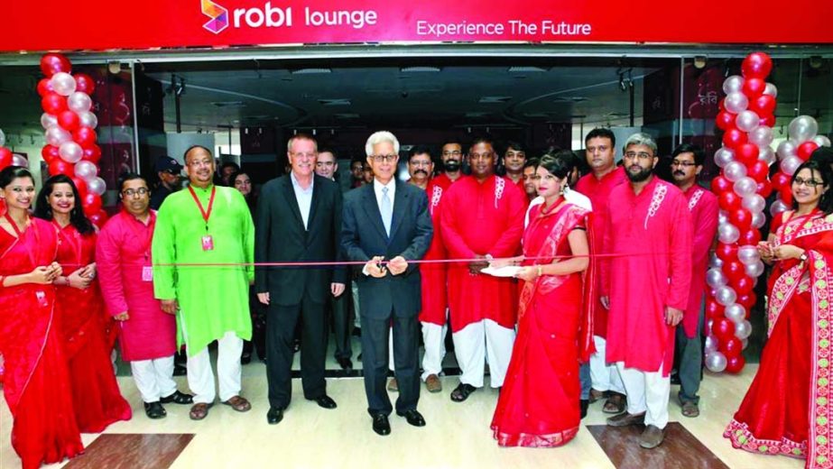 Tan Sri Ghazzali Sheikh Abdul Khalid, Chairman, Robi Axiata Limited, inaugurating customer experience center at Jamuna Future Park on Thursday. Seiichi Ikeda, Hasnul Suhaimi and Michael Kuehner, Directors, and other officials were present on the occasion.