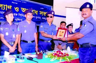 DUPCHANCHIA(Bogra): Dupchanchia thana officer-in-charge Riaz Uddin Ahmed was awarded by Bogra Police Super Mozammel Haq PPM for his best performence in controling crime at a function recently.