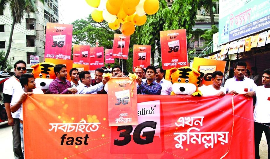 Md Monirul Hoque Shakoo, Mayor of Comilla City Corporation, inaugurating Banglalink 3G services in Comilla on Thursday. Md Forhad Hossain, Regional Commercial Head, Chittagong and Sharfuddin Ahmed Chowdhury, Head of PR & Communications were present on the