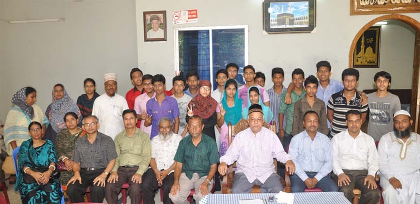 CCC Mayor M Monzoor Alam seen with the scholarship recipients of Alhaj Mostafa-Hakim Welfare Foundation at a function in Chittagong yesterday.