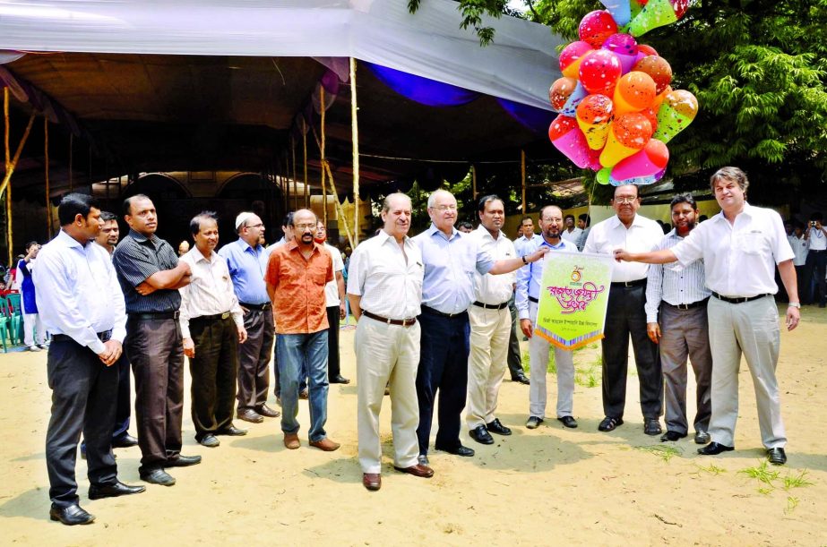 Mirza Sajid Ispahani and Mirza Salman Ispahani inaugurating the Silver Jubilee programme of Mirza Ahmed Ispahani High School by releasing balloons at the school premises recently.