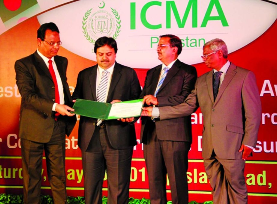 Shahjahan Majumder, Head of Financial Administration Division of Prime Bank, receiving Best Presented Annual Report Awards 2012 in the private sector commercial banks (including Co-operative Banks)-First Runner Up from the President of South Asian Federat