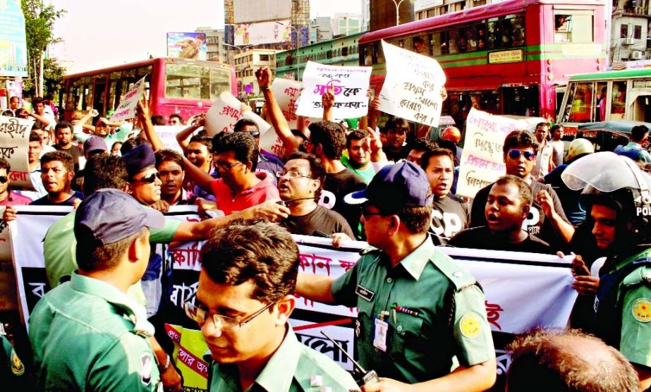 Police intercepted a group of online activists in city's Bangla Motor while they were going to lay siege to â€˜Prothom Aloâ€™ office on Wednesday.