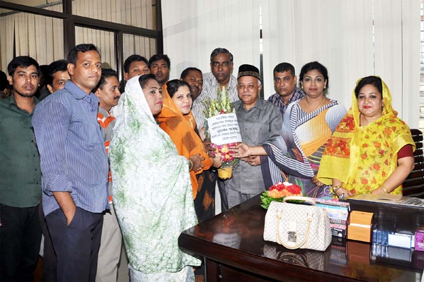 CCC Secretary Rashid Ahmed handing over agreement documents to Senior Director (Service) of Marry Steps Clinic Dr Bina Yeasmin in presence of CCC Mayor M Monzoor Alam at a function yesterday.