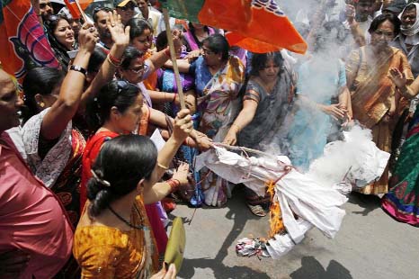 Bharatiya Janata Party (BJP) women workers raise slogans and burn an effigy of Akhilesh Yadav, chief minister of the northern Indian state of Uttar Pradesh, during a protest against the gang rape of two teenage girls, in Allahabad, India on Saturday