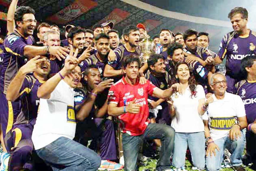 Shah Rukh Khan poses with the victorious Kolkata Knight Riders team, which became champions of IPL 7 on Sunday.