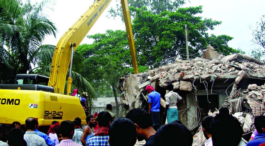 Illegal establishments in Keraniganj area along the bank of Buriganga river were bulldozed by BIWTA mobile team as directed by the High Court on Monday.