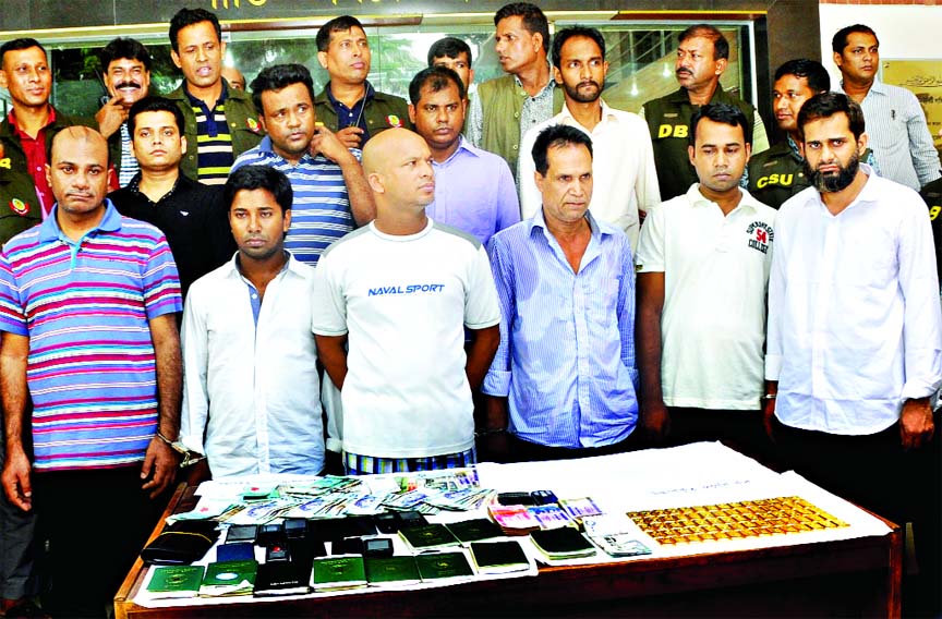 Ten members of int'l gold smuggling syndicate were arrested by DB police in overnight drives with gold bars, passports, mobile sets and foreign currency on Monday night.